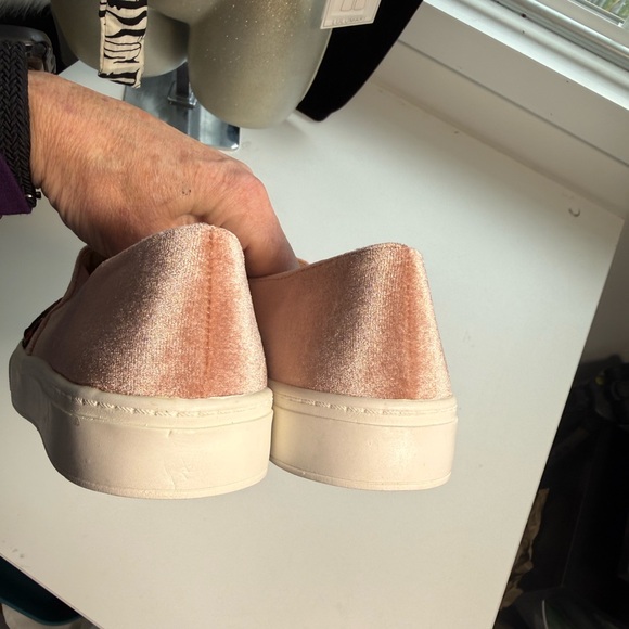 Dirty Laundry Pink Floral Embroidered Slip-Ons brand new - Picture 6 of 7